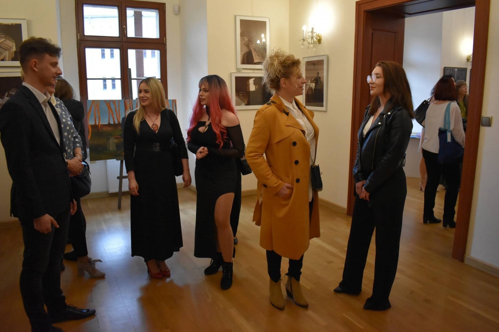 Zdjęcie w galerii na portalu naszraciborz.pl: DYPLOMY 2022 - wernisaż wystawy na Zamku Piastowskim wiadomości z regionu