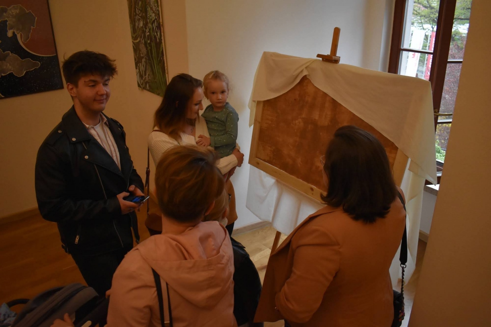 Zdjęcie w galerii na portalu naszraciborz.pl: DYPLOMY 2022 - wernisaż wystawy na Zamku Piastowskim wiadomości z regionu