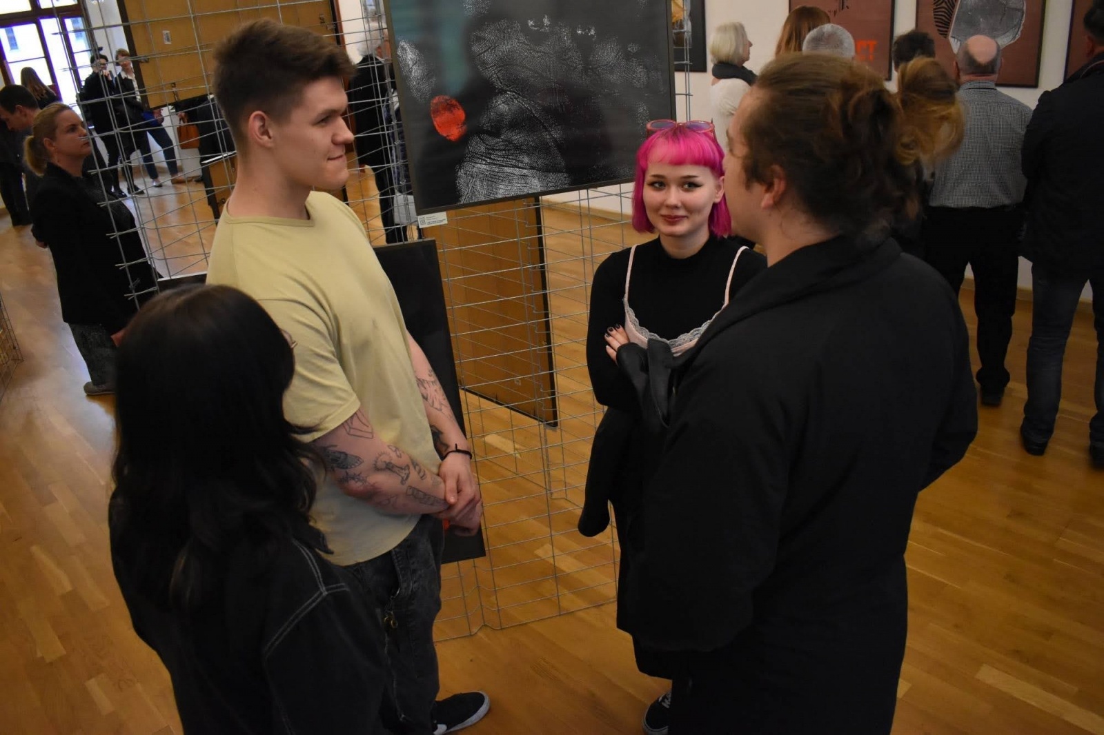 Zdjęcie w galerii na portalu naszraciborz.pl: DYPLOMY 2022 - wernisaż wystawy na Zamku Piastowskim wiadomości z regionu