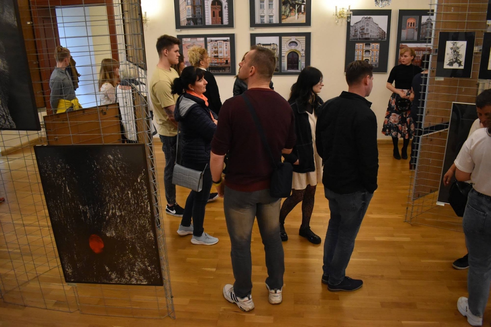 Zdjęcie w galerii na portalu naszraciborz.pl: DYPLOMY 2022 - wernisaż wystawy na Zamku Piastowskim wiadomości z regionu