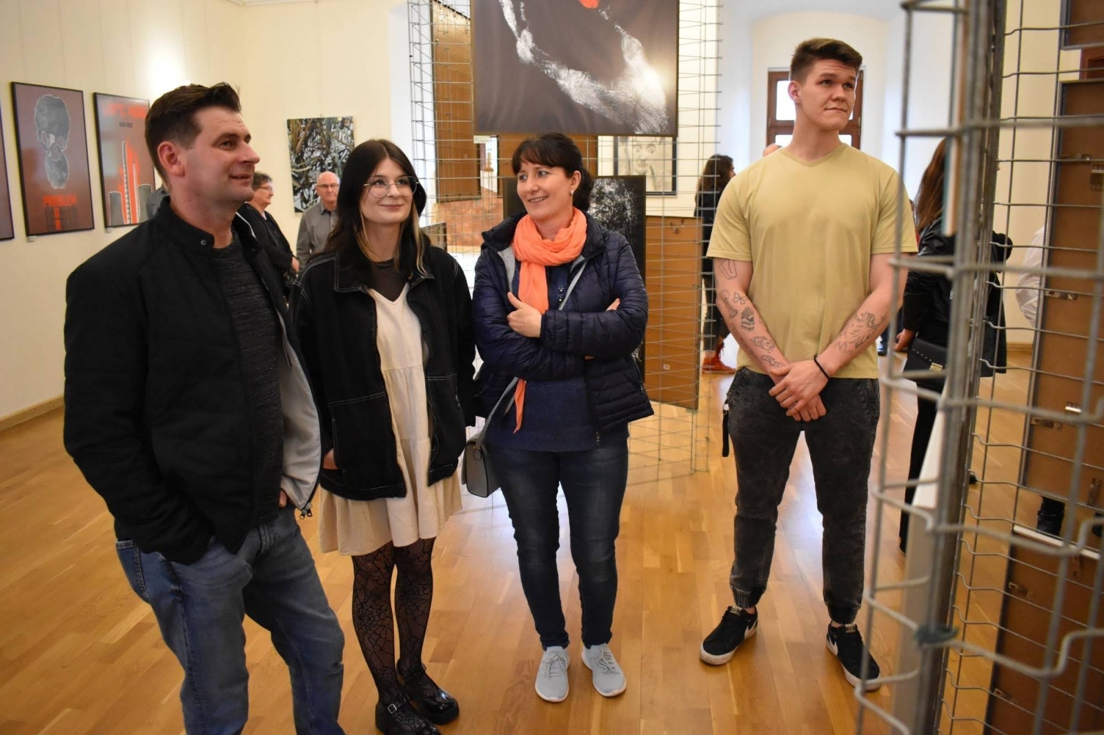 Zdjęcie w galerii na portalu naszraciborz.pl: DYPLOMY 2022 - wernisaż wystawy na Zamku Piastowskim wiadomości z regionu