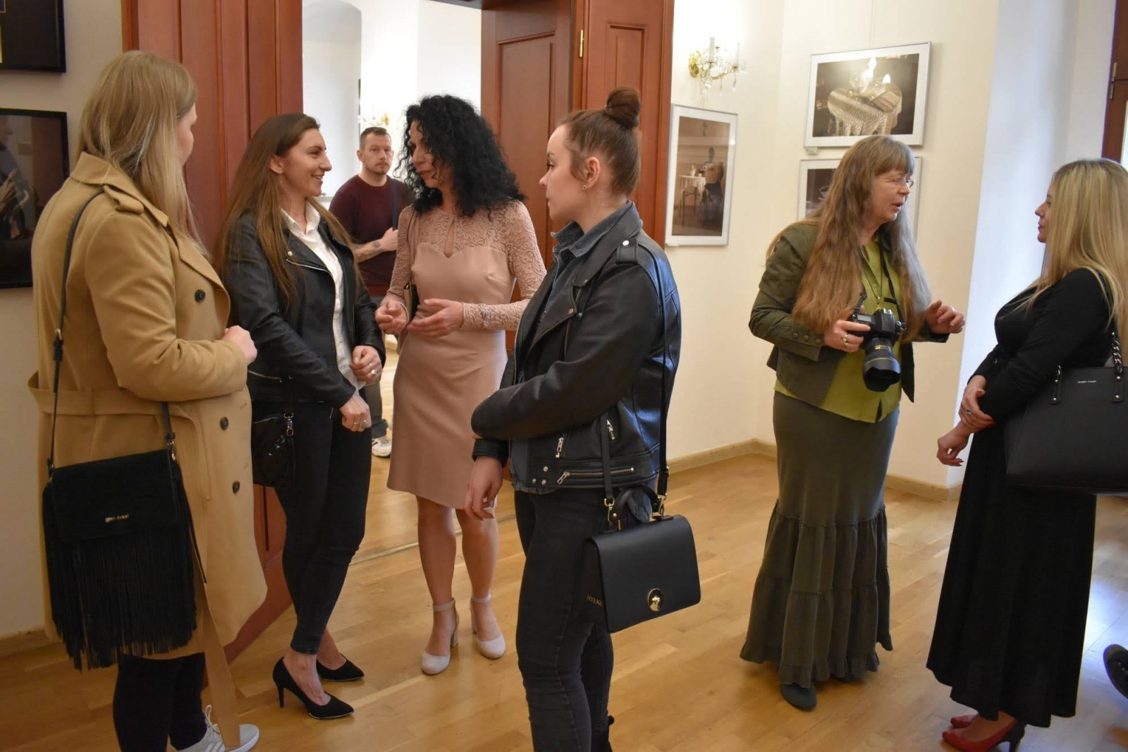 Zdjęcie w galerii na portalu naszraciborz.pl: DYPLOMY 2022 - wernisaż wystawy na Zamku Piastowskim wiadomości z regionu