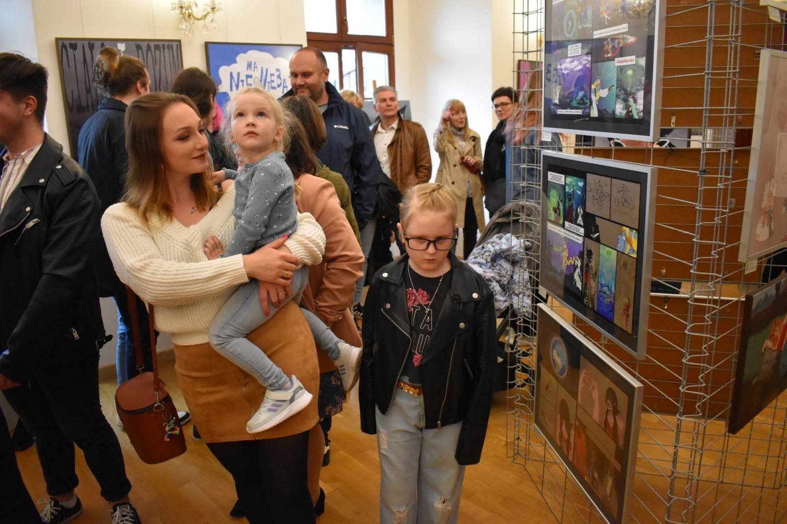 Zdjęcie w galerii na portalu naszraciborz.pl: DYPLOMY 2022 - wernisaż wystawy na Zamku Piastowskim wiadomości z regionu