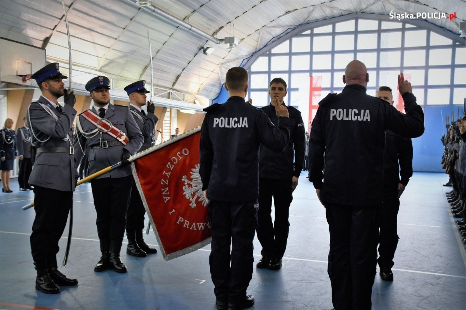 Zdjęcie w galerii na portalu naszraciborz.pl: Ślubowanie nowych policjantów śląskiego garnizonu wiadomości z regionu