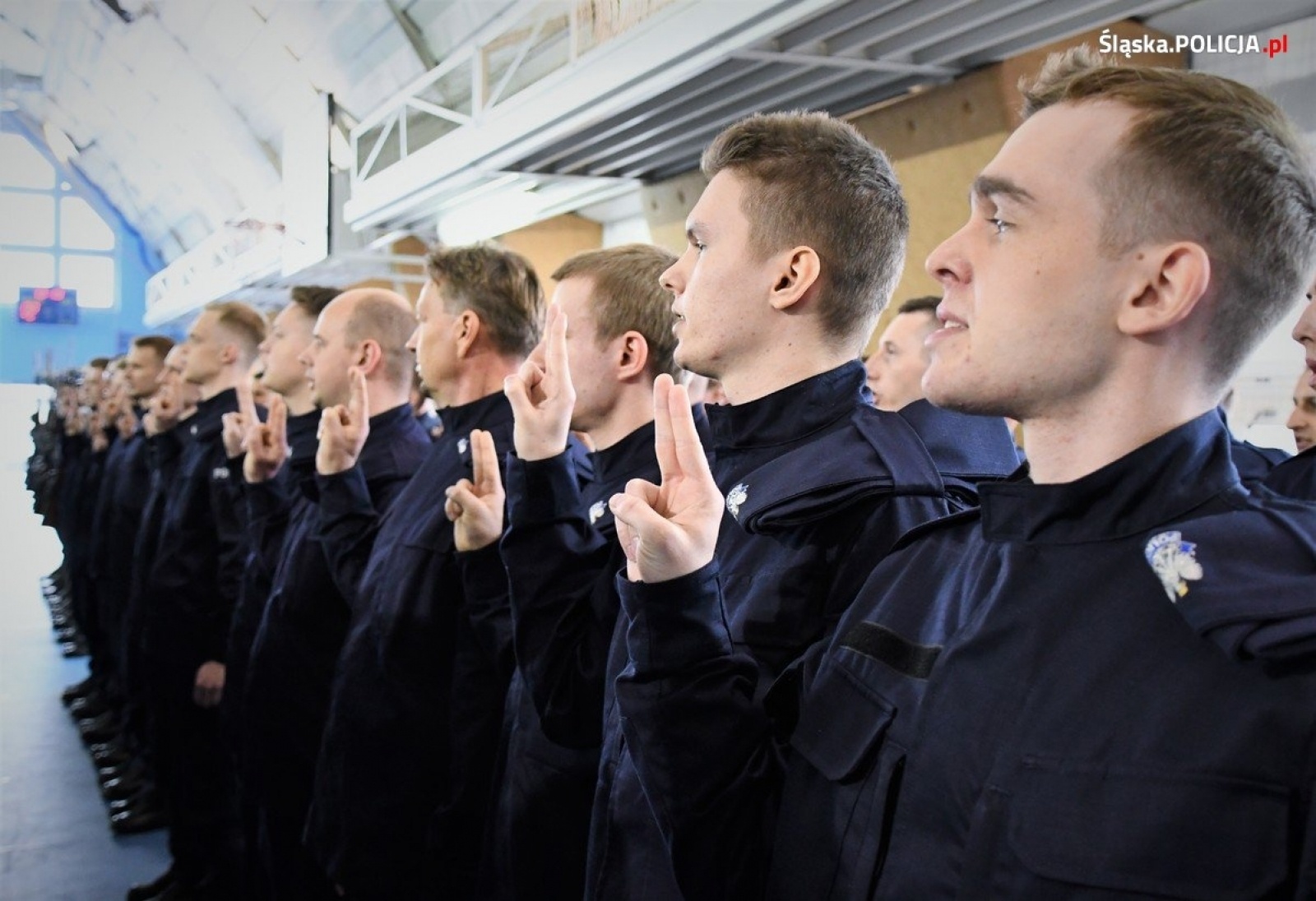Zdjęcie w galerii na portalu naszraciborz.pl: Ślubowanie nowych policjantów śląskiego garnizonu wiadomości z regionu