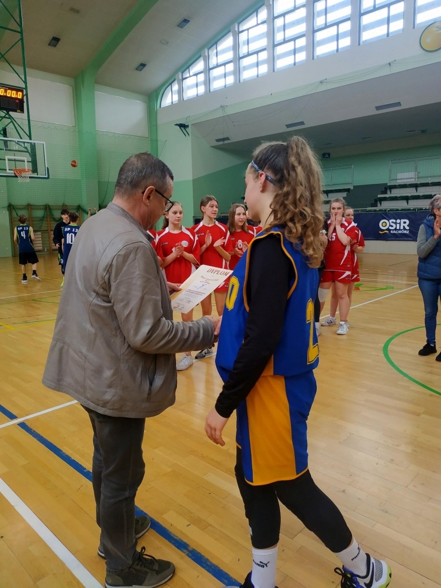 Zdjęcie w galerii na portalu naszraciborz.pl: Chłopcy z Trzynastki najlepszymi koszykarzami w rejonie wiadomości z regionu