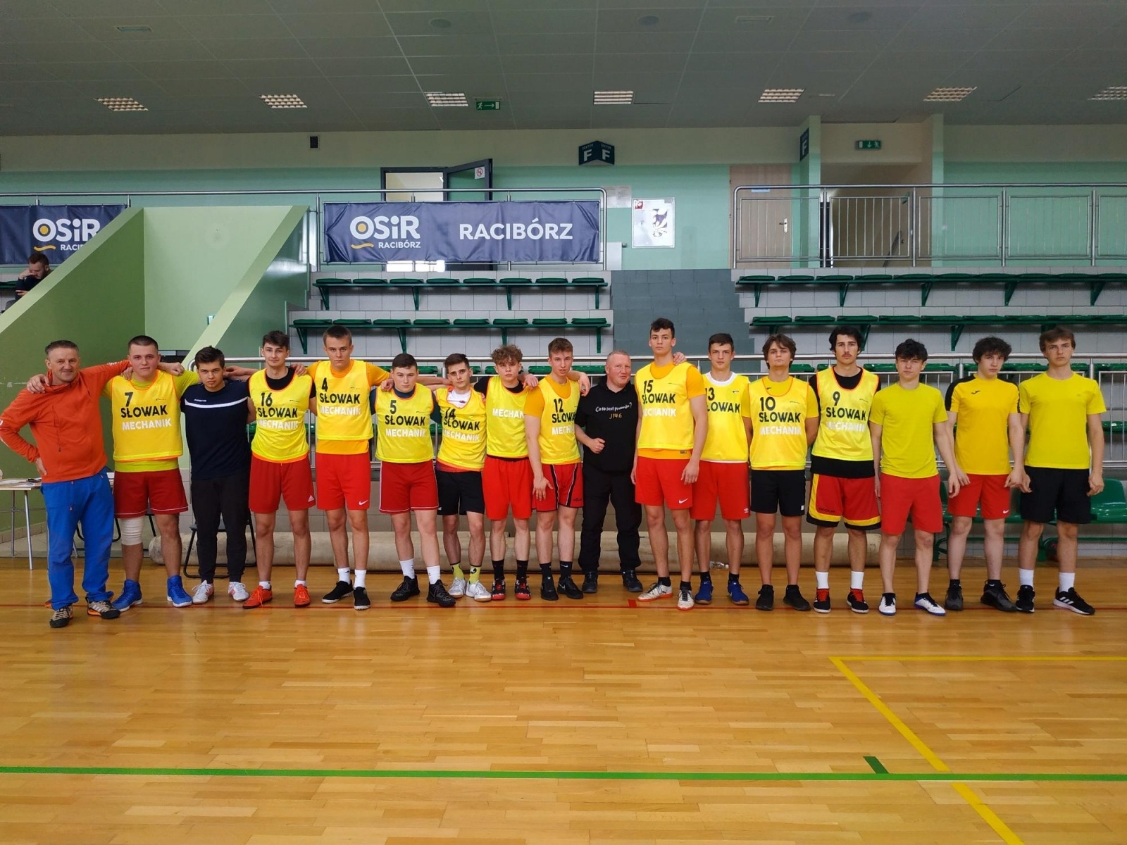 Zdjęcie w galerii na portalu naszraciborz.pl: Mechanik w finale wojewódzkim szczypiorniaka wiadomości z regionu