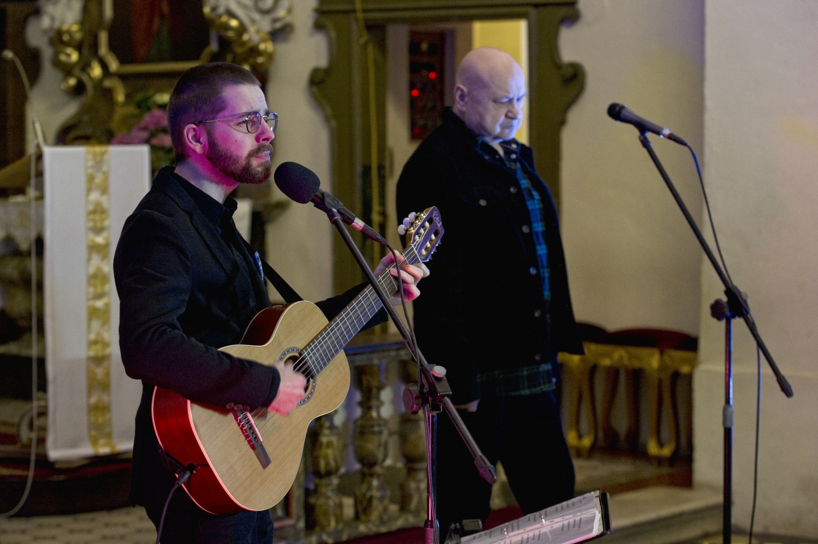 Zdjęcie w galerii na portalu naszraciborz.pl: Ostatnia z bajek. Koncert Kuby Blokesza i Jerzego Dębiny w Kietrzu wiadomości z regionu
