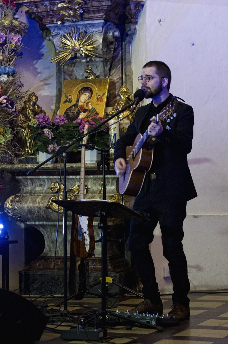 Zdjęcie w galerii na portalu naszraciborz.pl: Ostatnia z bajek. Koncert Kuby Blokesza i Jerzego Dębiny w Kietrzu wiadomości z regionu