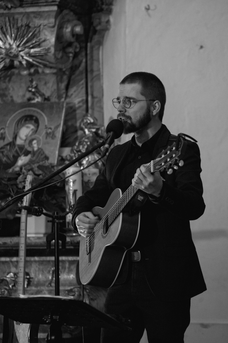 Zdjęcie w galerii na portalu naszraciborz.pl: Ostatnia z bajek. Koncert Kuby Blokesza i Jerzego Dębiny w Kietrzu wiadomości z regionu