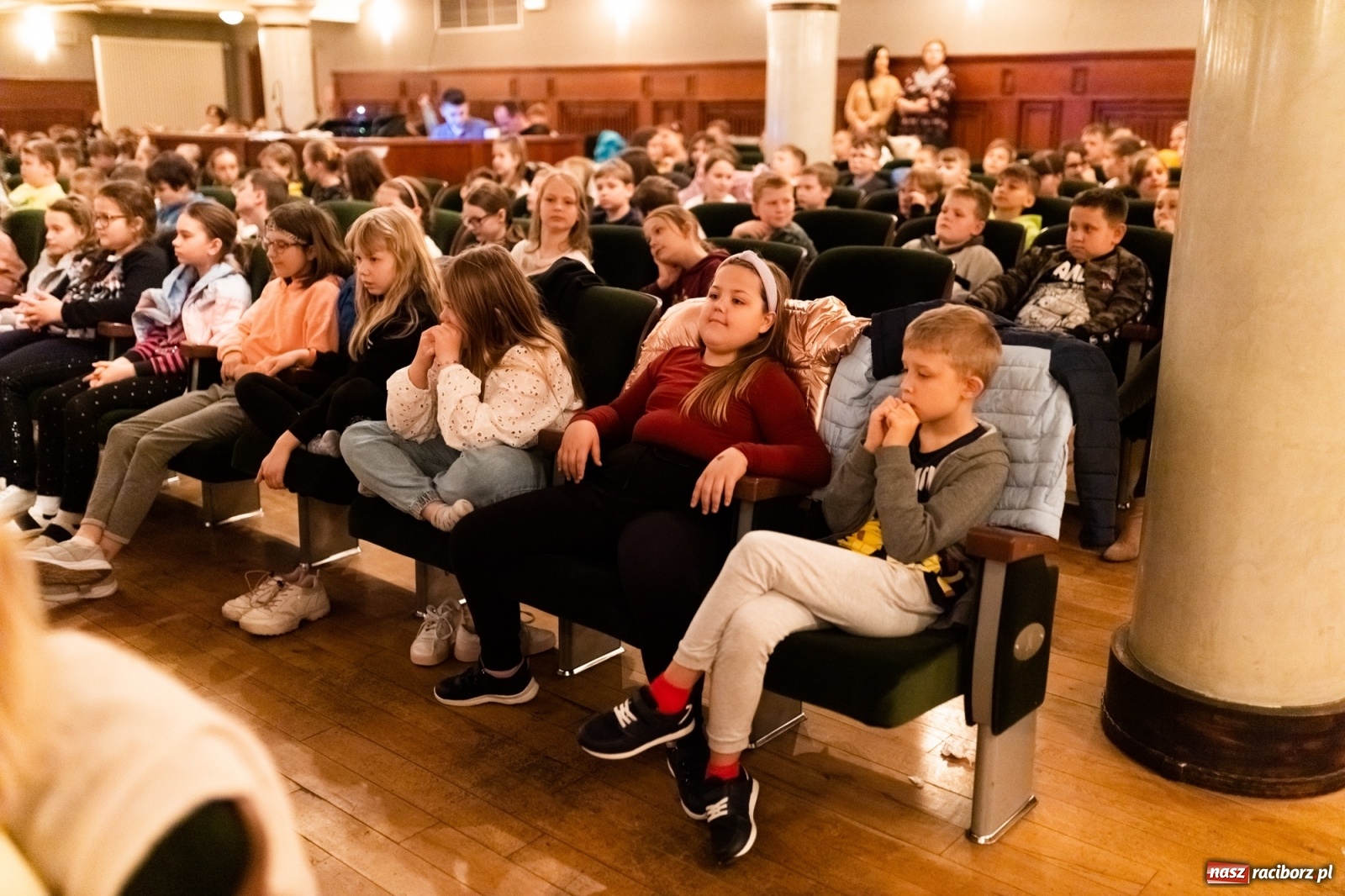 Zdjęcie w galerii na portalu naszraciborz.pl: Spektakl profilaktyczny krakowskiej straży miejskiej na scenie RCK [FOTO i WIDEO] wiadomości z regionu