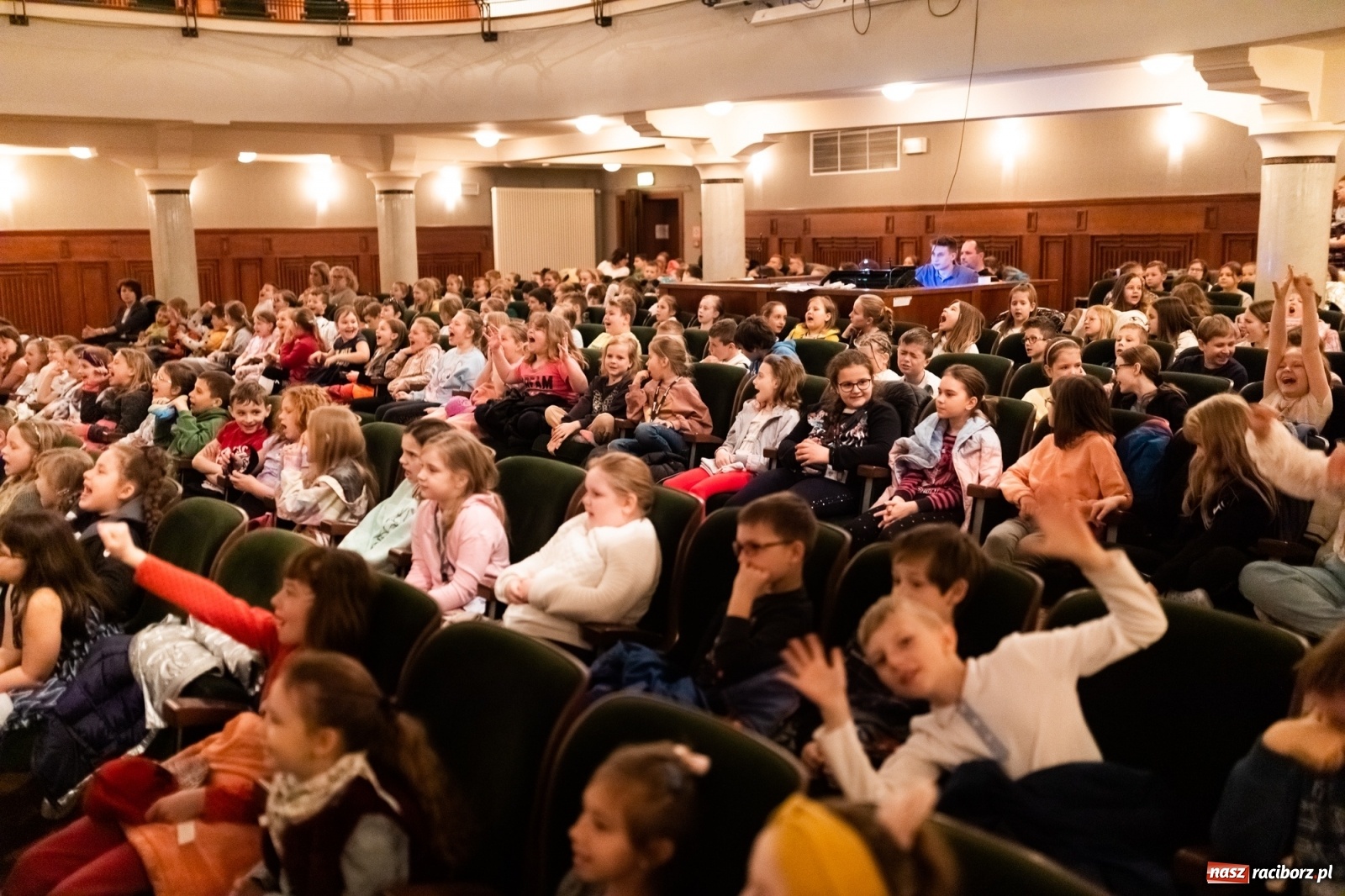 Zdjęcie w galerii na portalu naszraciborz.pl: Spektakl profilaktyczny krakowskiej straży miejskiej na scenie RCK [FOTO i WIDEO] wiadomości z regionu