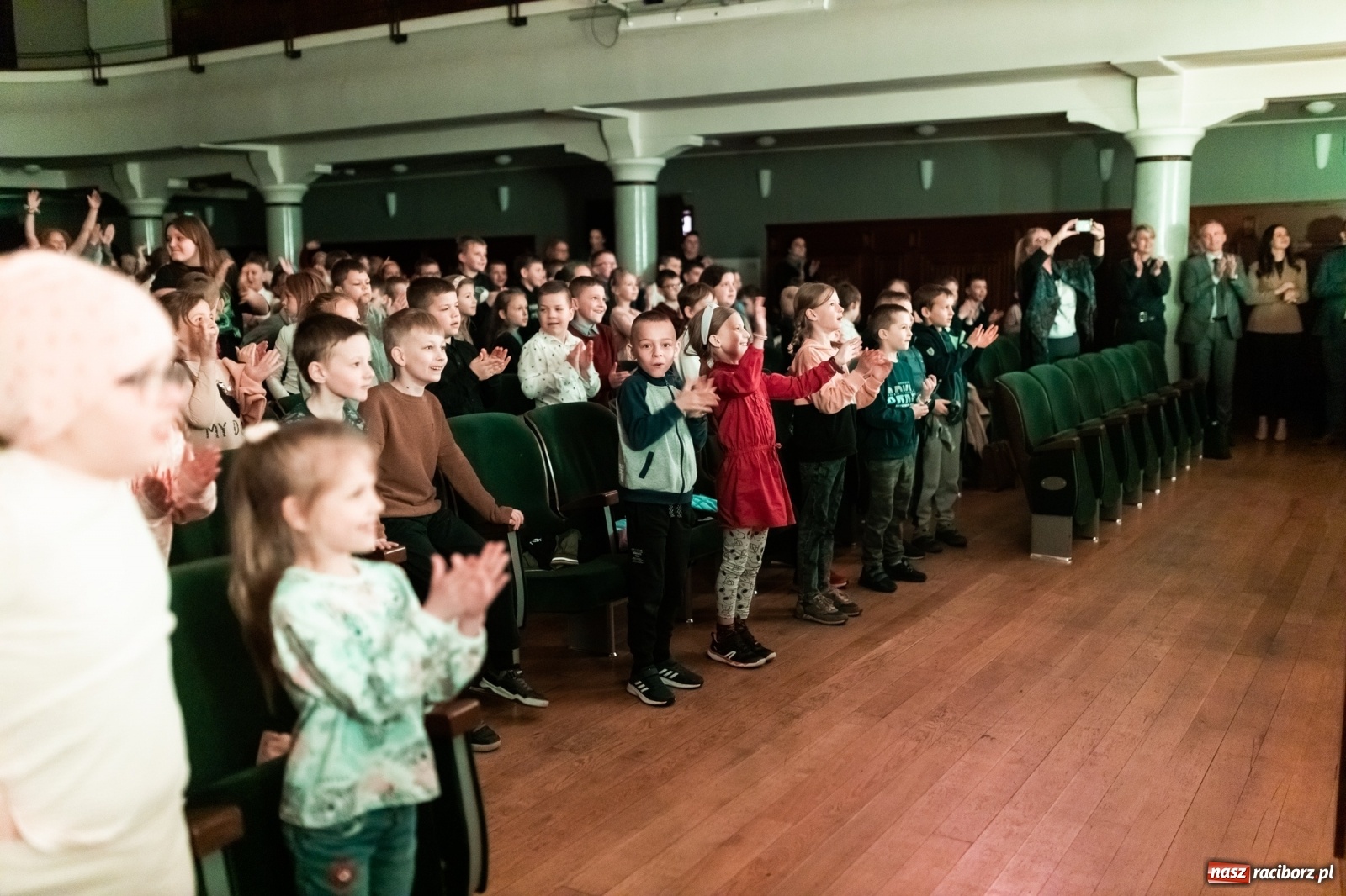 Zdjęcie w galerii na portalu naszraciborz.pl: Spektakl profilaktyczny krakowskiej straży miejskiej na scenie RCK [FOTO i WIDEO] wiadomości z regionu