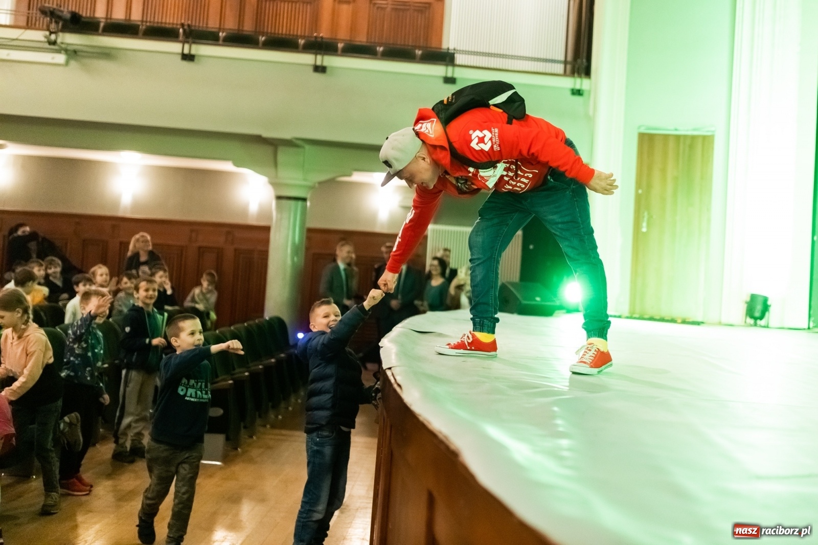 Zdjęcie w galerii na portalu naszraciborz.pl: Spektakl profilaktyczny krakowskiej straży miejskiej na scenie RCK [FOTO i WIDEO] wiadomości z regionu