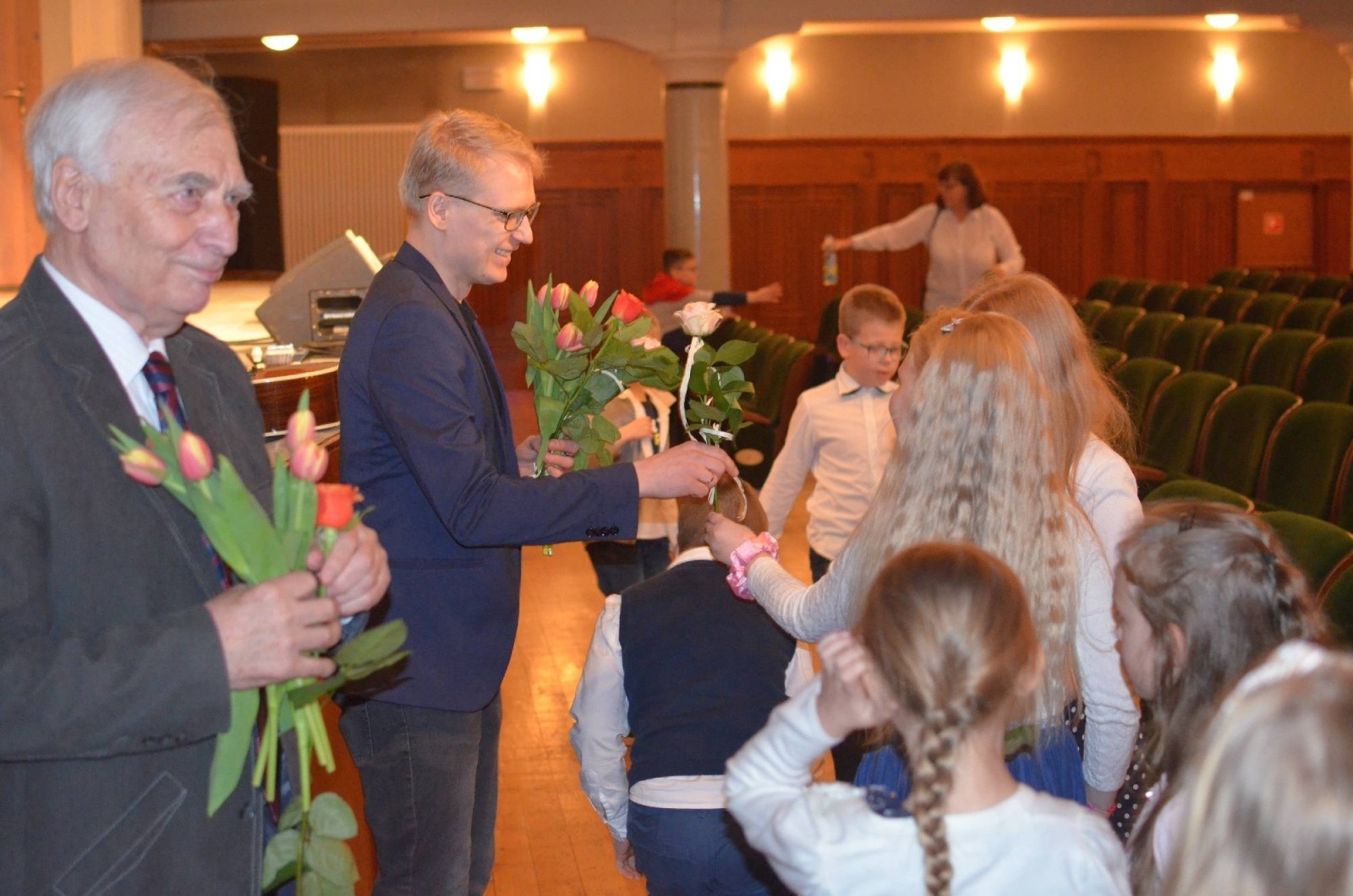 Zdjęcie w galerii na portalu naszraciborz.pl: Merci, merci, merci - młodzi raciborzanie dowiedzieli się wszystkiego o gitarze wiadomości z regionu
