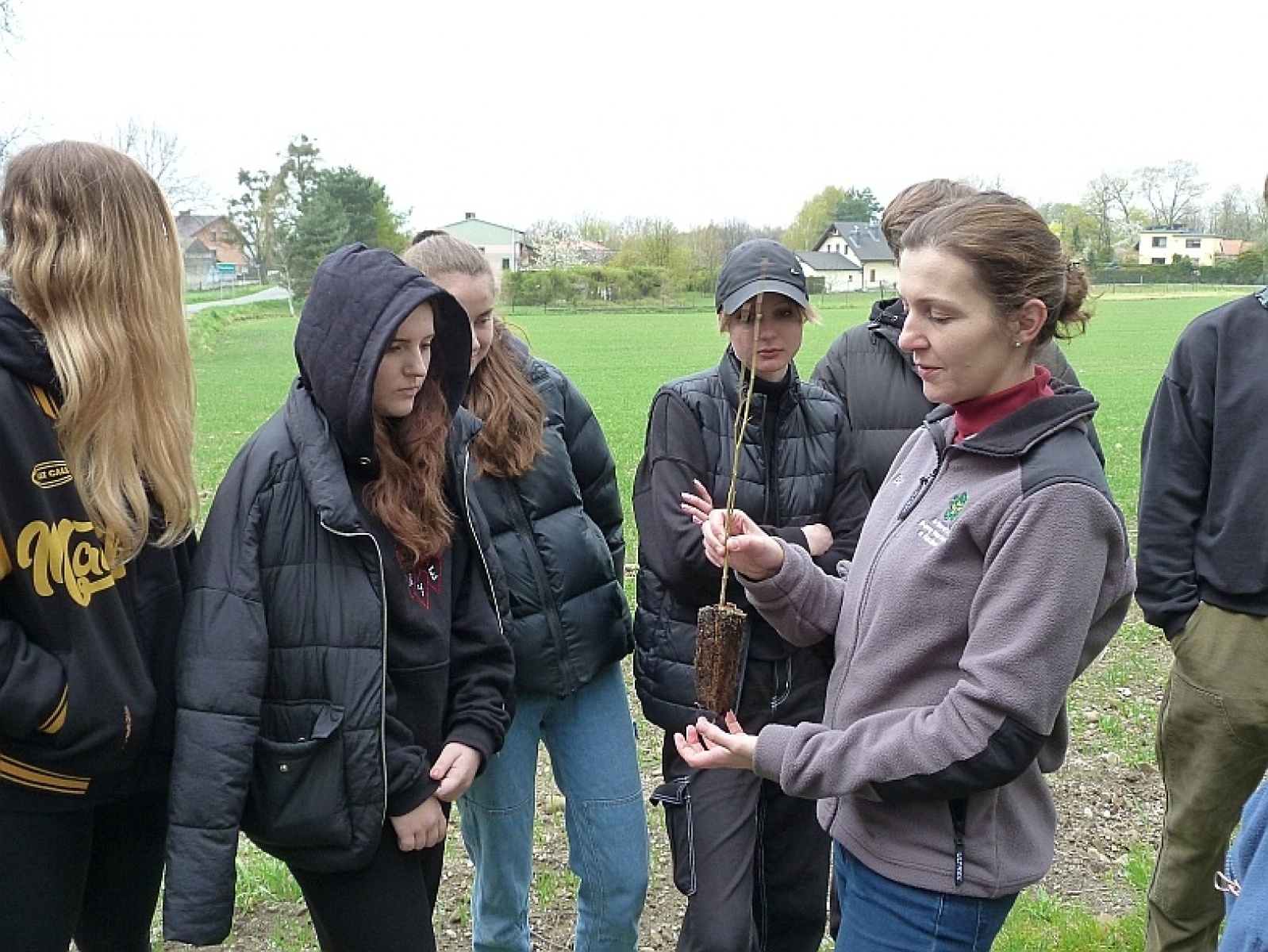 Zdjęcie w galerii na portalu naszraciborz.pl: Wokół Arboretum Bramy Morawskiej posadzono nowy las wiadomości z regionu