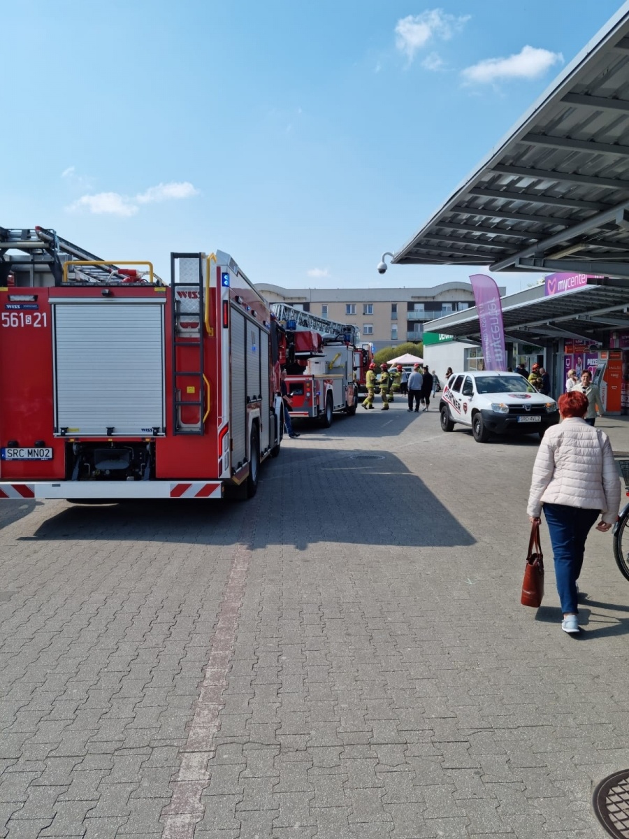 Zdjęcie w galerii na portalu naszraciborz.pl: Dym nad Deichmannem. Akcja straży pożarnej na Opawskiej [FOTO] wiadomości z regionu