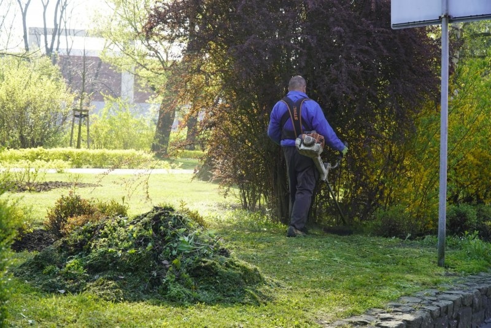 Zdjęcie w galerii na portalu naszraciborz.pl: W Raciborzu ruszyły wiosenne porządki. Gdzie waszym zdaniem powinny pojawić się służby? wiadomości z regionu
