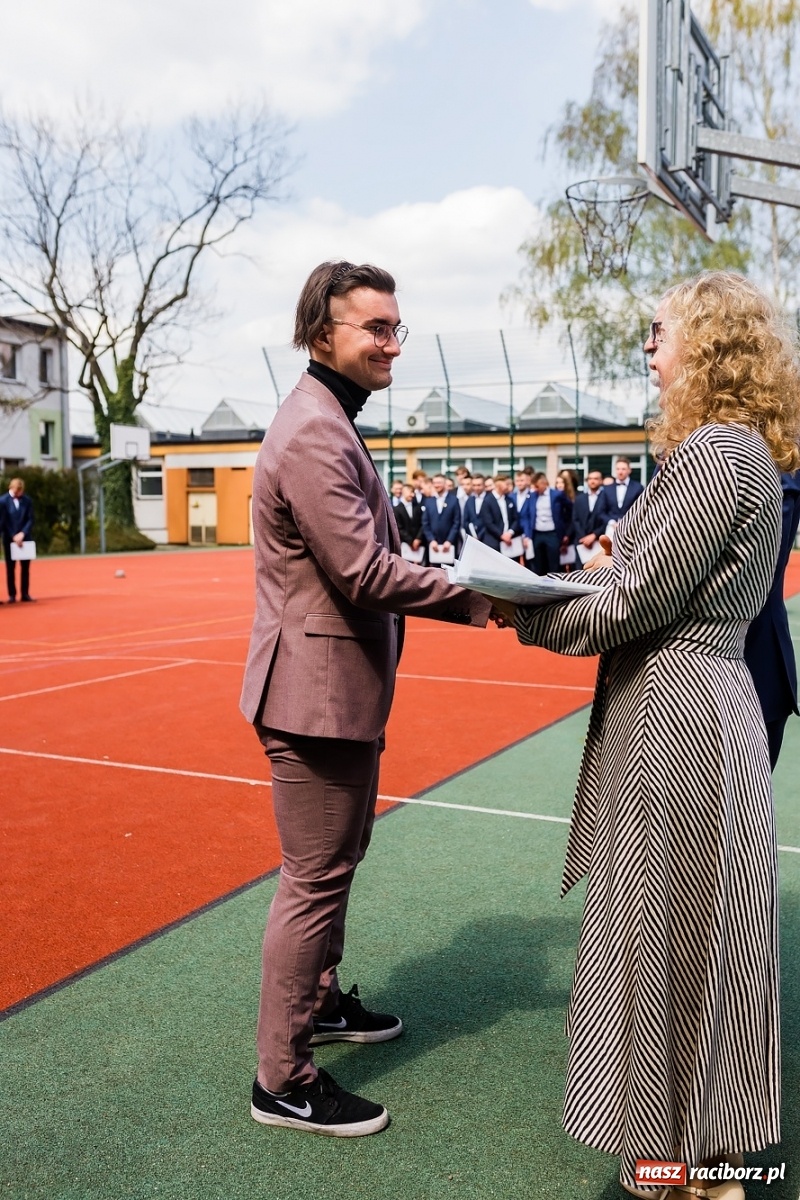 Zdjęcie w galerii na portalu naszraciborz.pl: Politechnika nad Odrą pożegnała swoich absolwentów [FOTO] wiadomości z regionu