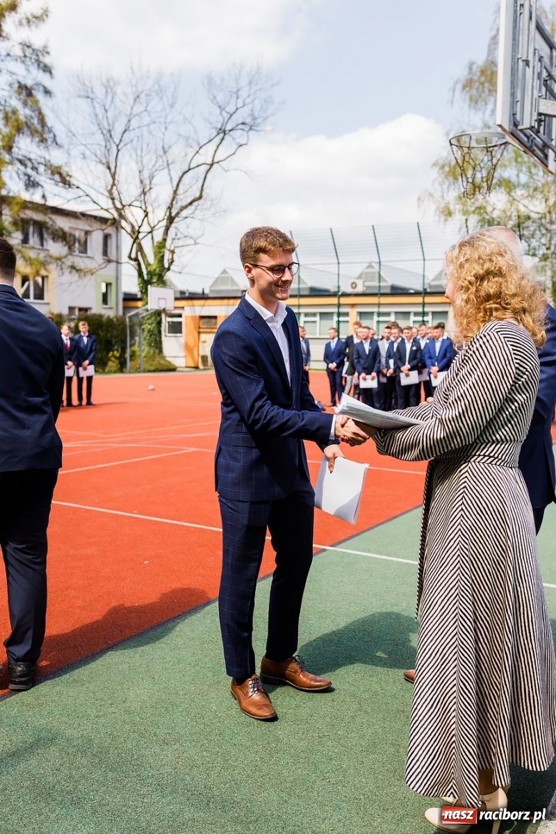 Zdjęcie w galerii na portalu naszraciborz.pl: Politechnika nad Odrą pożegnała swoich absolwentów [FOTO] wiadomości z regionu