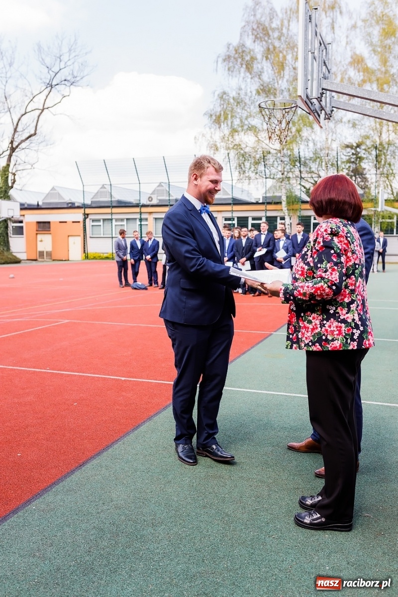 Zdjęcie w galerii na portalu naszraciborz.pl: Politechnika nad Odrą pożegnała swoich absolwentów [FOTO] wiadomości z regionu