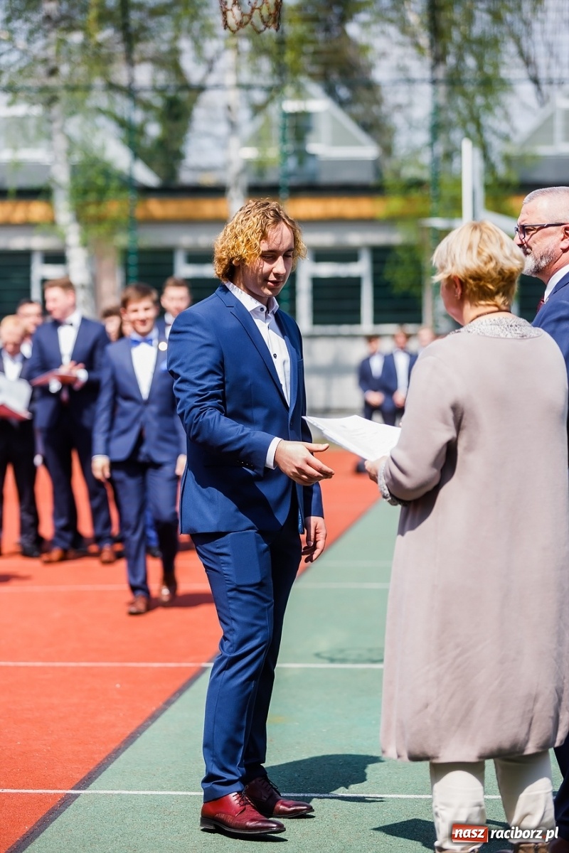 Zdjęcie w galerii na portalu naszraciborz.pl: Politechnika nad Odrą pożegnała swoich absolwentów [FOTO] wiadomości z regionu