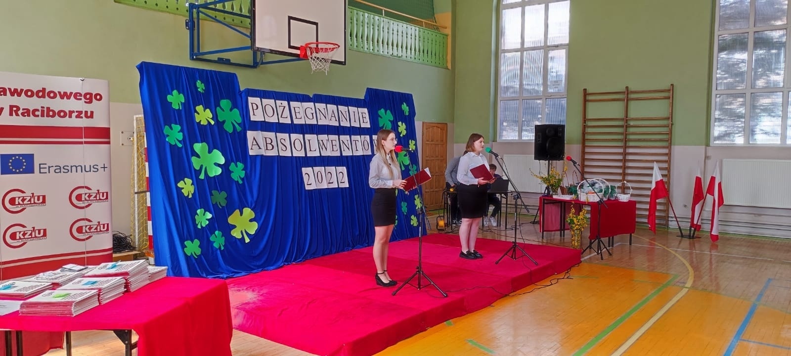 Zdjęcie w galerii na portalu naszraciborz.pl: Budowlanka i Gastronomik pożegnały absolwentów wiadomości z regionu