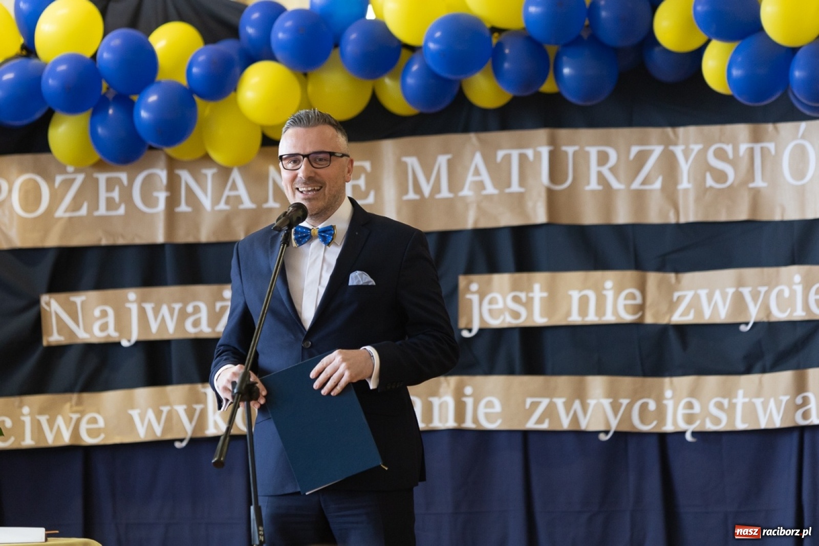 Zdjęcie w galerii na portalu naszraciborz.pl: Świat potrzebuje takich ludzi! - Ekonomik pożegnał tegorocznych maturzystów wiadomości z regionu