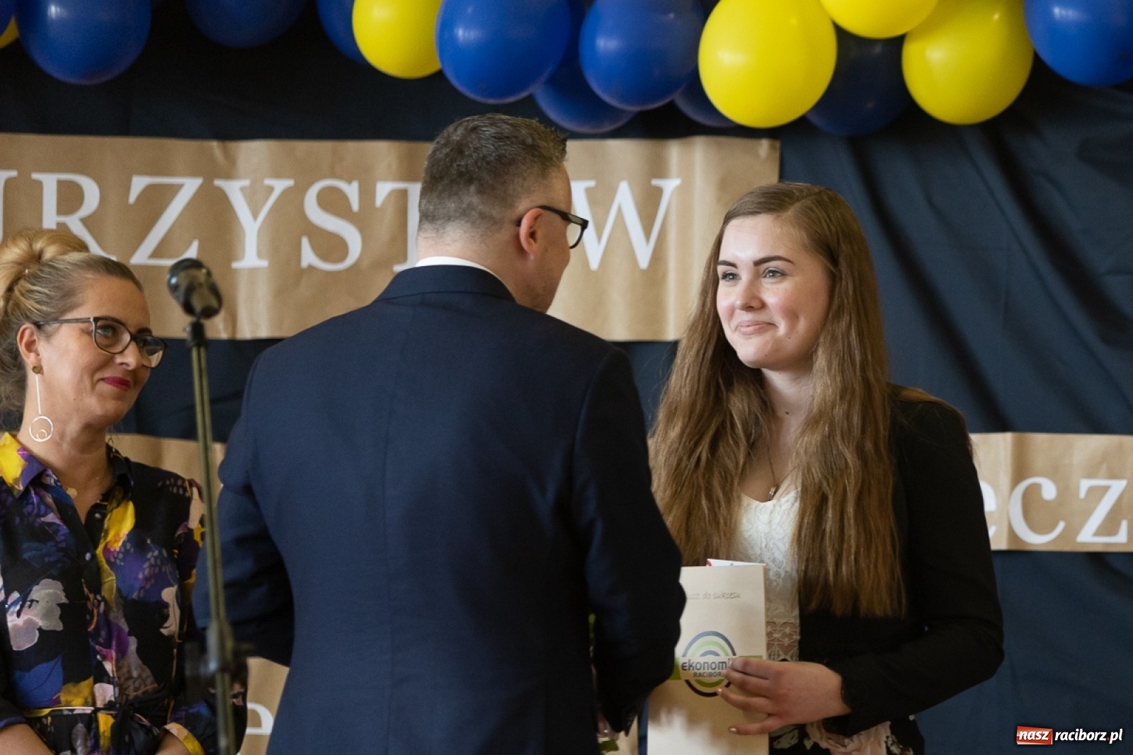 Zdjęcie w galerii na portalu naszraciborz.pl: Świat potrzebuje takich ludzi! - Ekonomik pożegnał tegorocznych maturzystów wiadomości z regionu