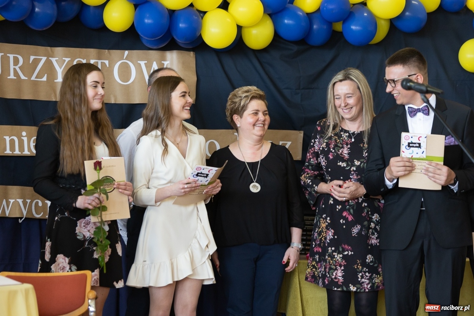 Zdjęcie w galerii na portalu naszraciborz.pl: Świat potrzebuje takich ludzi! - Ekonomik pożegnał tegorocznych maturzystów wiadomości z regionu