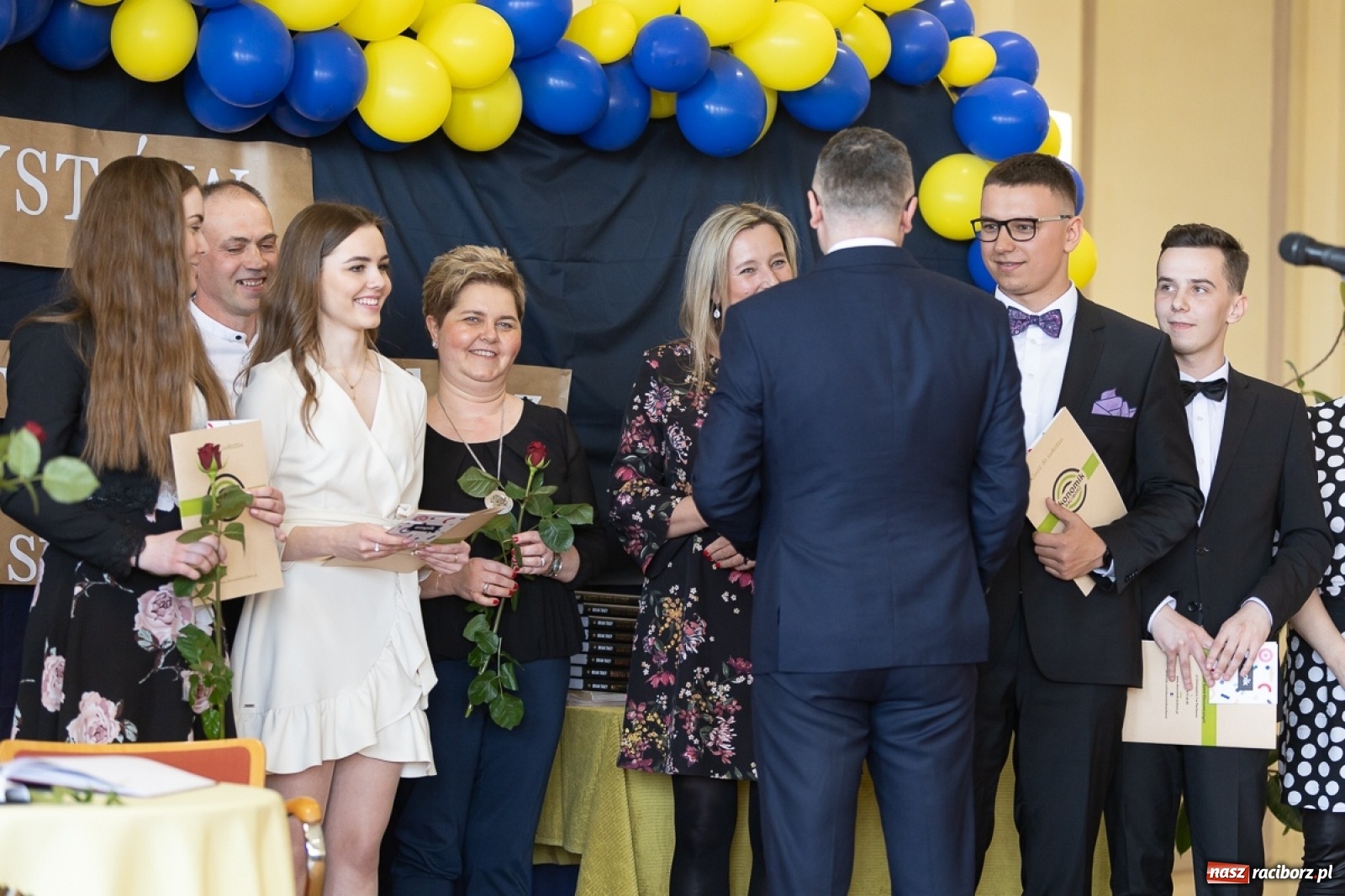 Zdjęcie w galerii na portalu naszraciborz.pl: Świat potrzebuje takich ludzi! - Ekonomik pożegnał tegorocznych maturzystów wiadomości z regionu