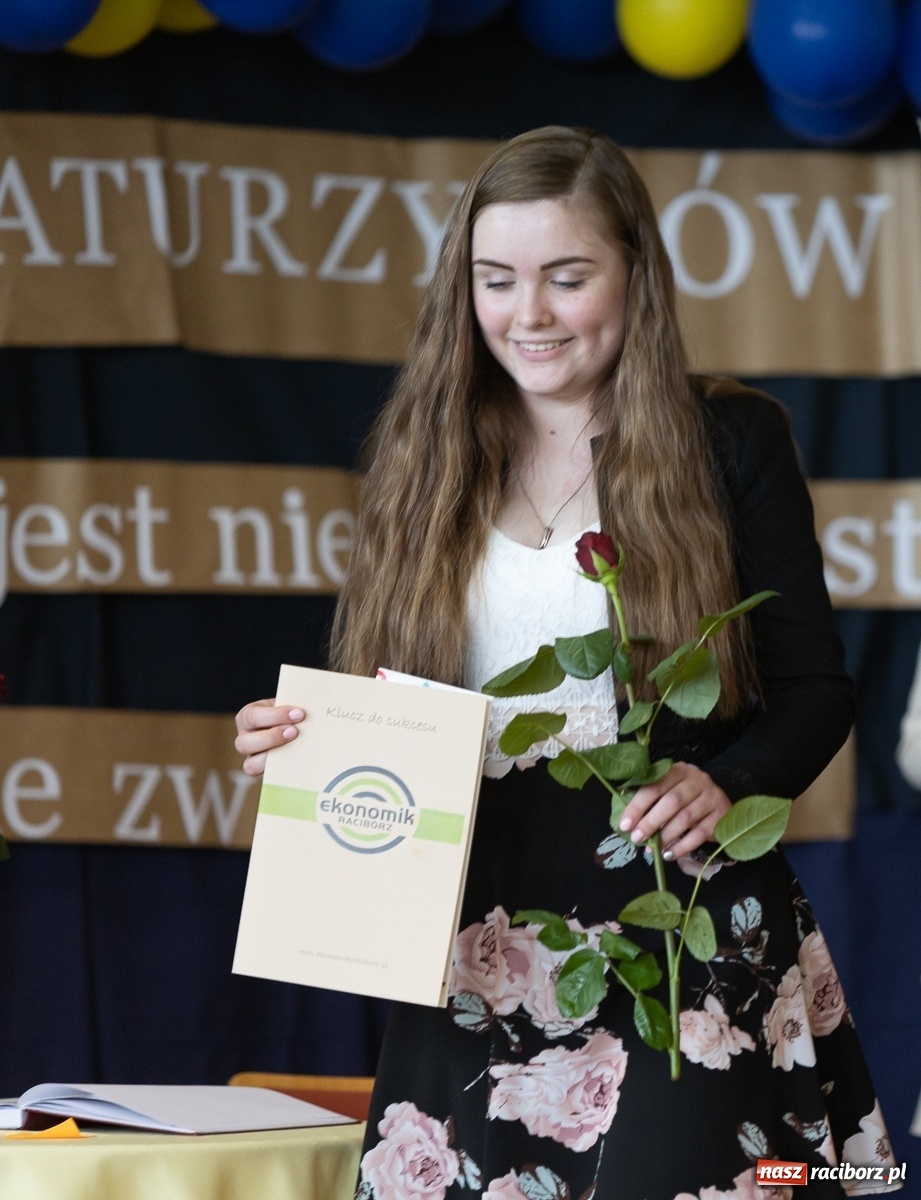 Zdjęcie w galerii na portalu naszraciborz.pl: Świat potrzebuje takich ludzi! - Ekonomik pożegnał tegorocznych maturzystów wiadomości z regionu