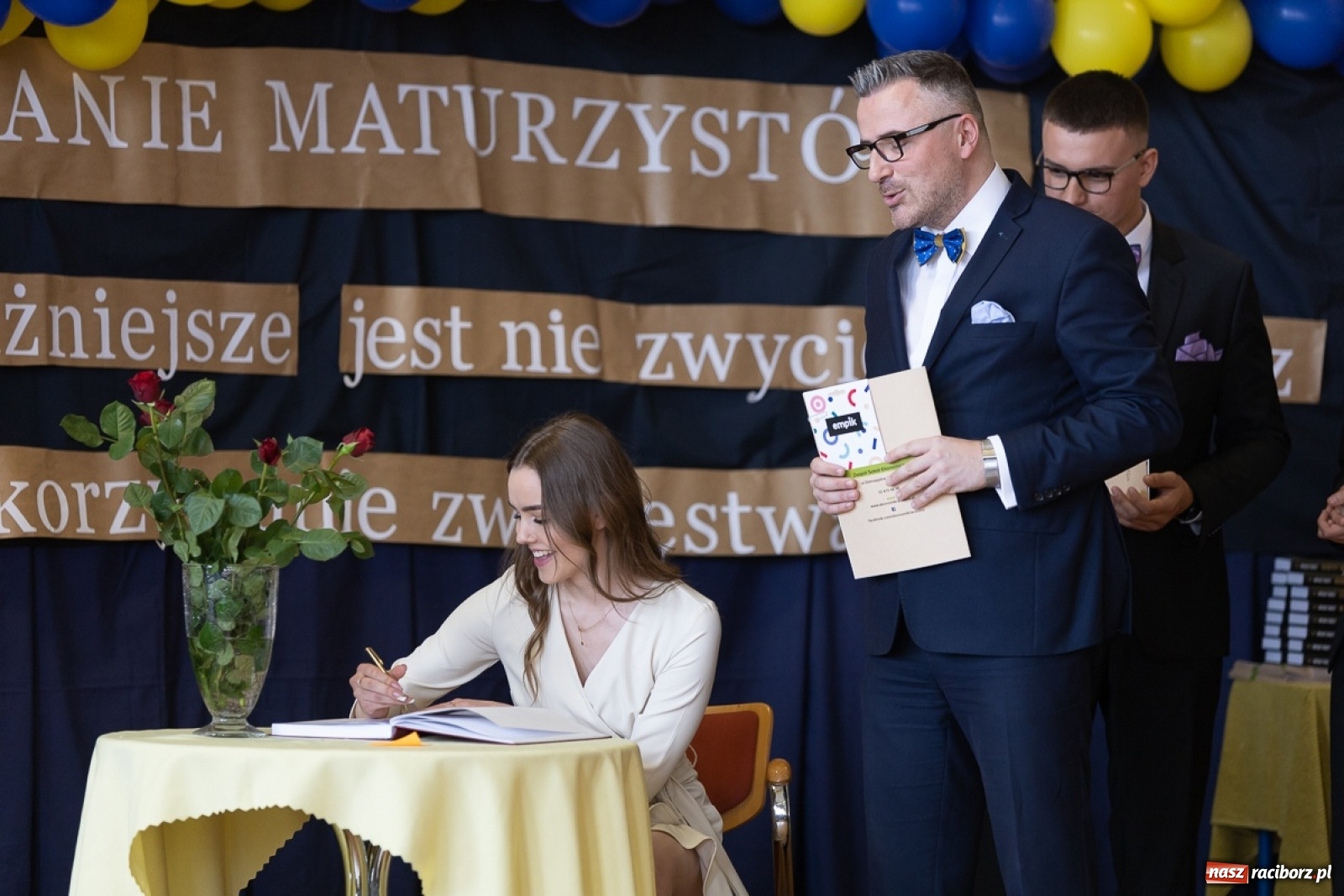 Zdjęcie w galerii na portalu naszraciborz.pl: Świat potrzebuje takich ludzi! - Ekonomik pożegnał tegorocznych maturzystów wiadomości z regionu