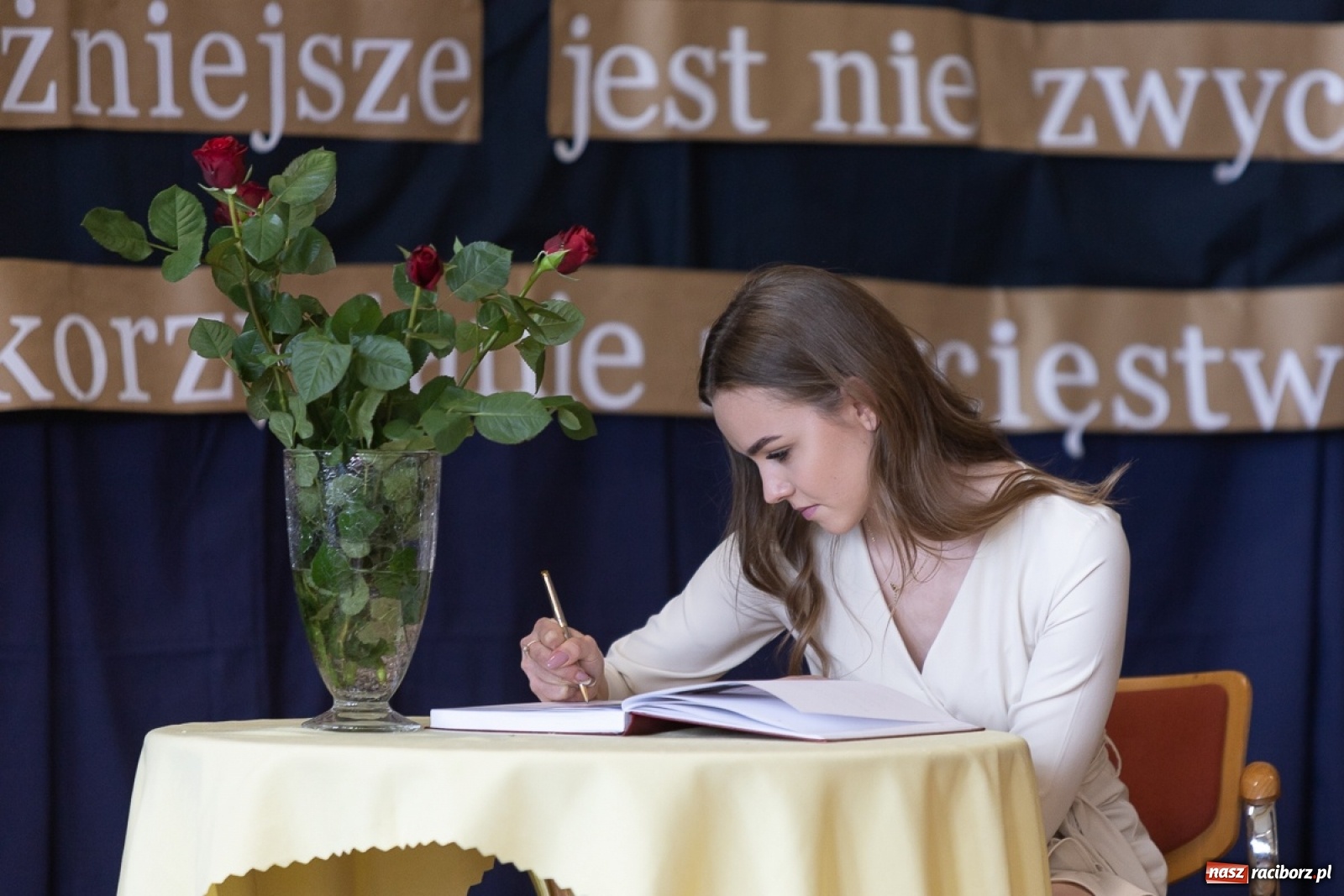 Zdjęcie w galerii na portalu naszraciborz.pl: Świat potrzebuje takich ludzi! - Ekonomik pożegnał tegorocznych maturzystów wiadomości z regionu