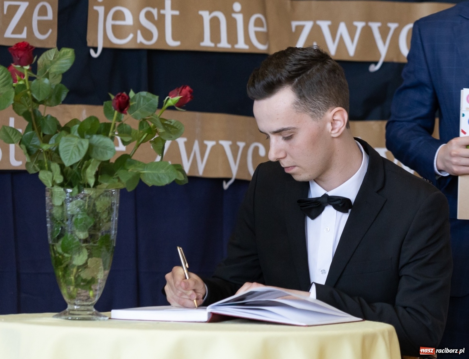 Zdjęcie w galerii na portalu naszraciborz.pl: Świat potrzebuje takich ludzi! - Ekonomik pożegnał tegorocznych maturzystów wiadomości z regionu