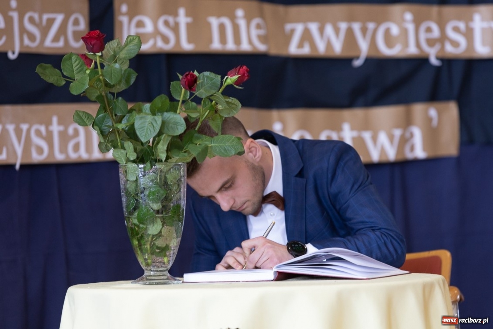 Zdjęcie w galerii na portalu naszraciborz.pl: Świat potrzebuje takich ludzi! - Ekonomik pożegnał tegorocznych maturzystów wiadomości z regionu