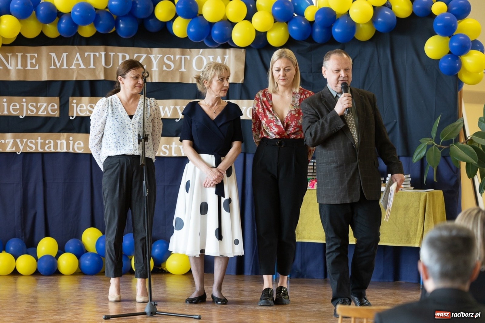 Zdjęcie w galerii na portalu naszraciborz.pl: Świat potrzebuje takich ludzi! - Ekonomik pożegnał tegorocznych maturzystów wiadomości z regionu