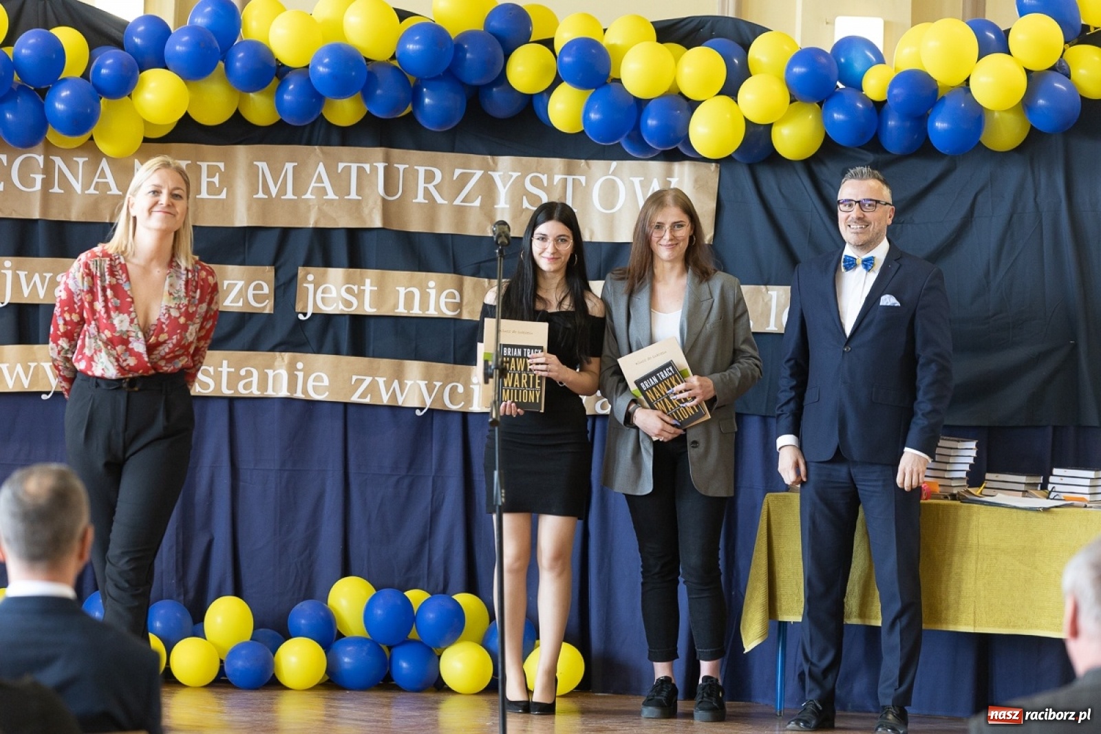 Zdjęcie w galerii na portalu naszraciborz.pl: Świat potrzebuje takich ludzi! - Ekonomik pożegnał tegorocznych maturzystów wiadomości z regionu