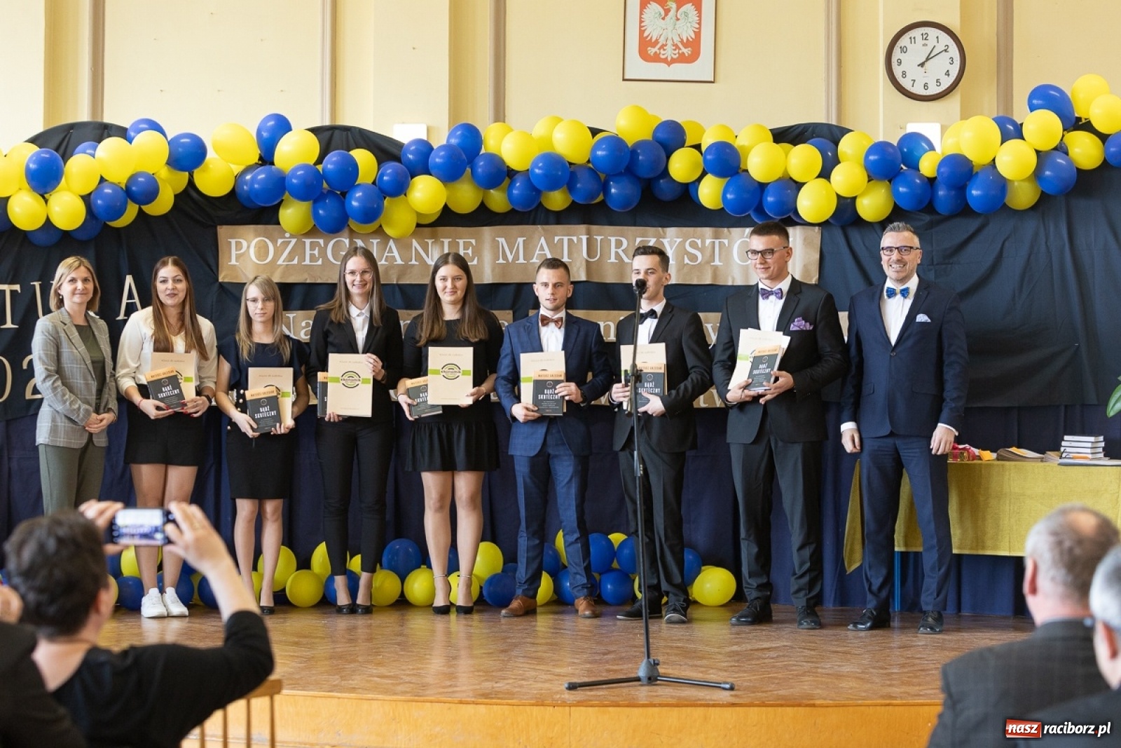 Zdjęcie w galerii na portalu naszraciborz.pl: Świat potrzebuje takich ludzi! - Ekonomik pożegnał tegorocznych maturzystów wiadomości z regionu