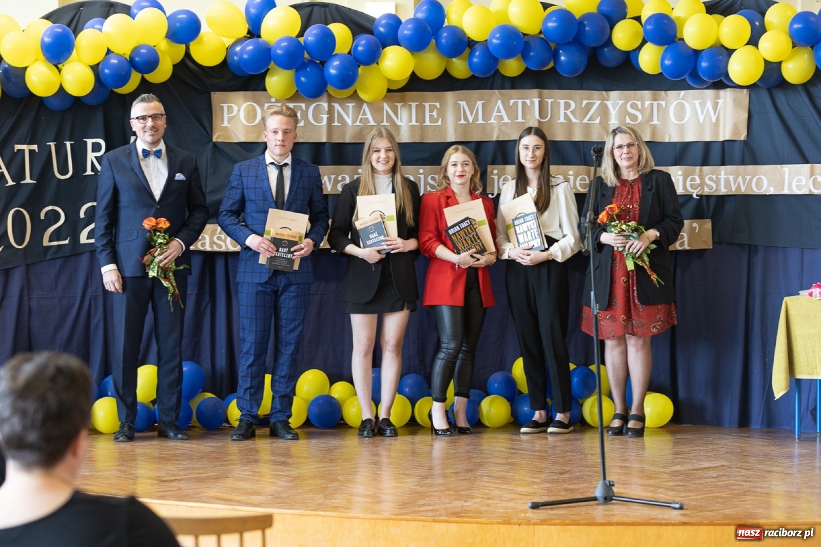 Zdjęcie w galerii na portalu naszraciborz.pl: Świat potrzebuje takich ludzi! - Ekonomik pożegnał tegorocznych maturzystów wiadomości z regionu