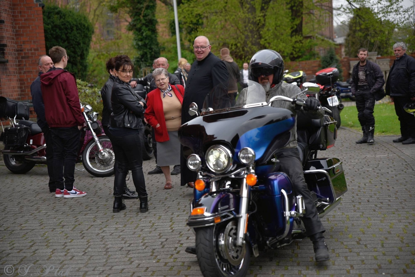 Zdjęcie w galerii na portalu naszraciborz.pl: Bolo i przyjaciele rozpoczęli sezon. Motocykle zjechały na Starą Wieś wiadomości z regionu