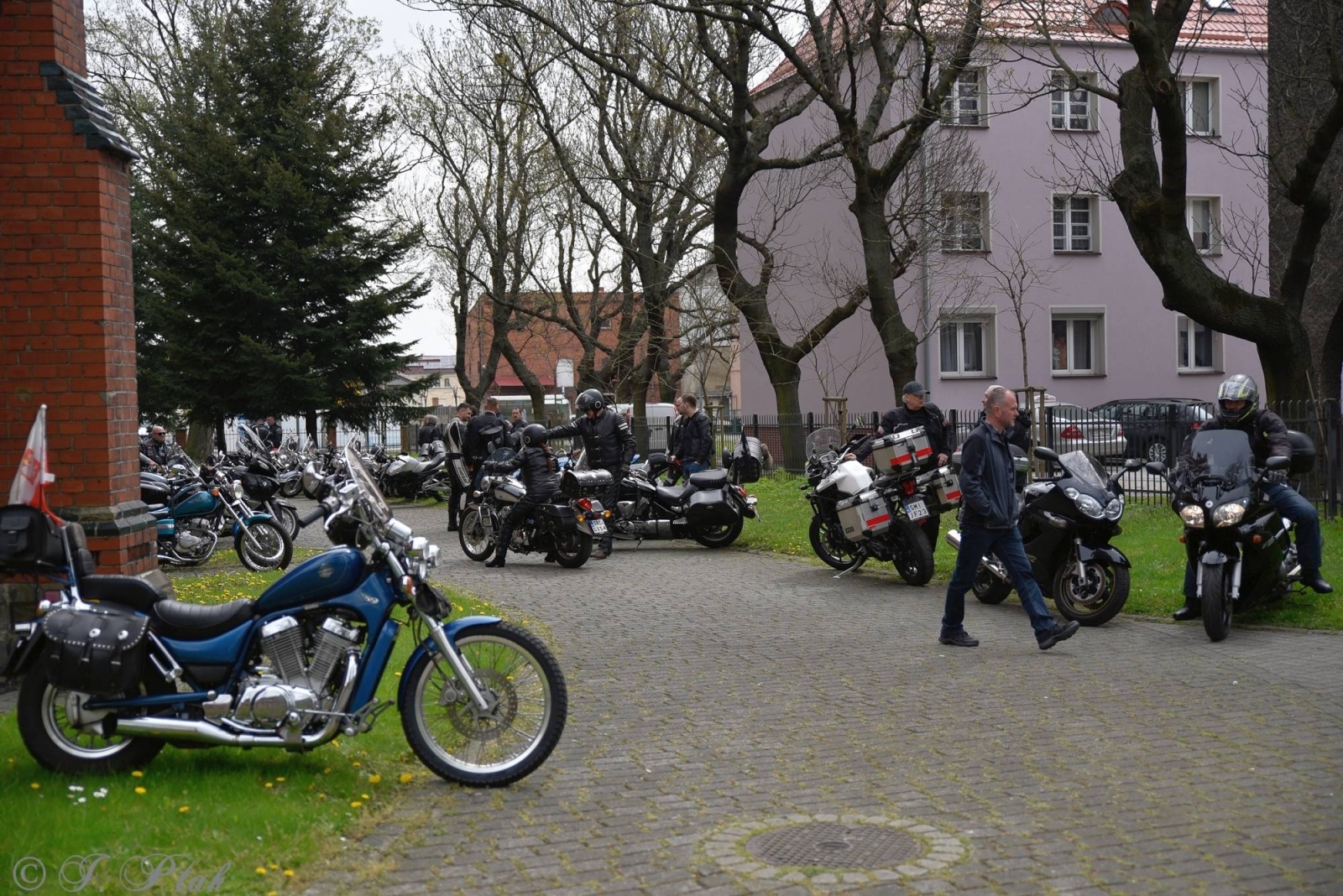 Zdjęcie w galerii na portalu naszraciborz.pl: Bolo i przyjaciele rozpoczęli sezon. Motocykle zjechały na Starą Wieś wiadomości z regionu