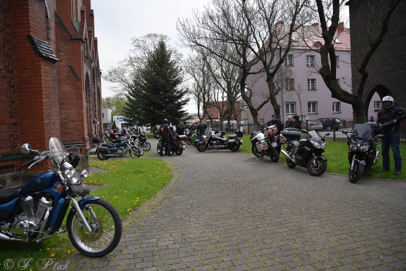 Zdjęcie w galerii na portalu naszraciborz.pl: Bolo i przyjaciele rozpoczęli sezon. Motocykle zjechały na Starą Wieś wiadomości z regionu