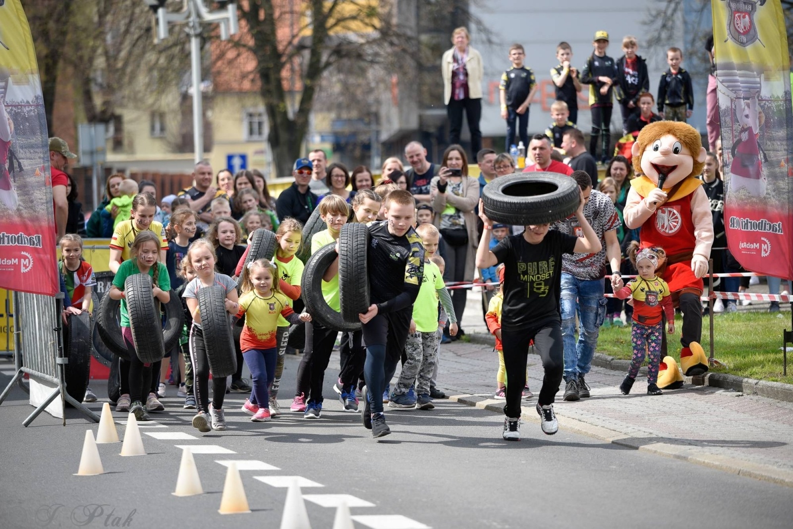Zdjęcie w galerii na portalu naszraciborz.pl: Druga bitwa o basztę. Do Raciborza przyjechało 100 proc. więcej wojowników wiadomości z regionu