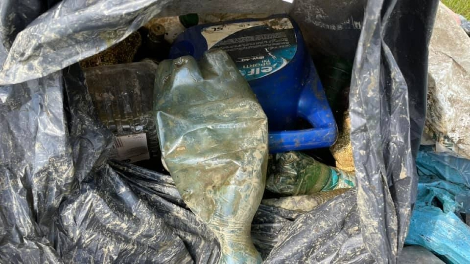 Zdjęcie w galerii na portalu naszraciborz.pl: Kuźniański MOW w akcji Czysta Odra [FOTO] wiadomości z regionu
