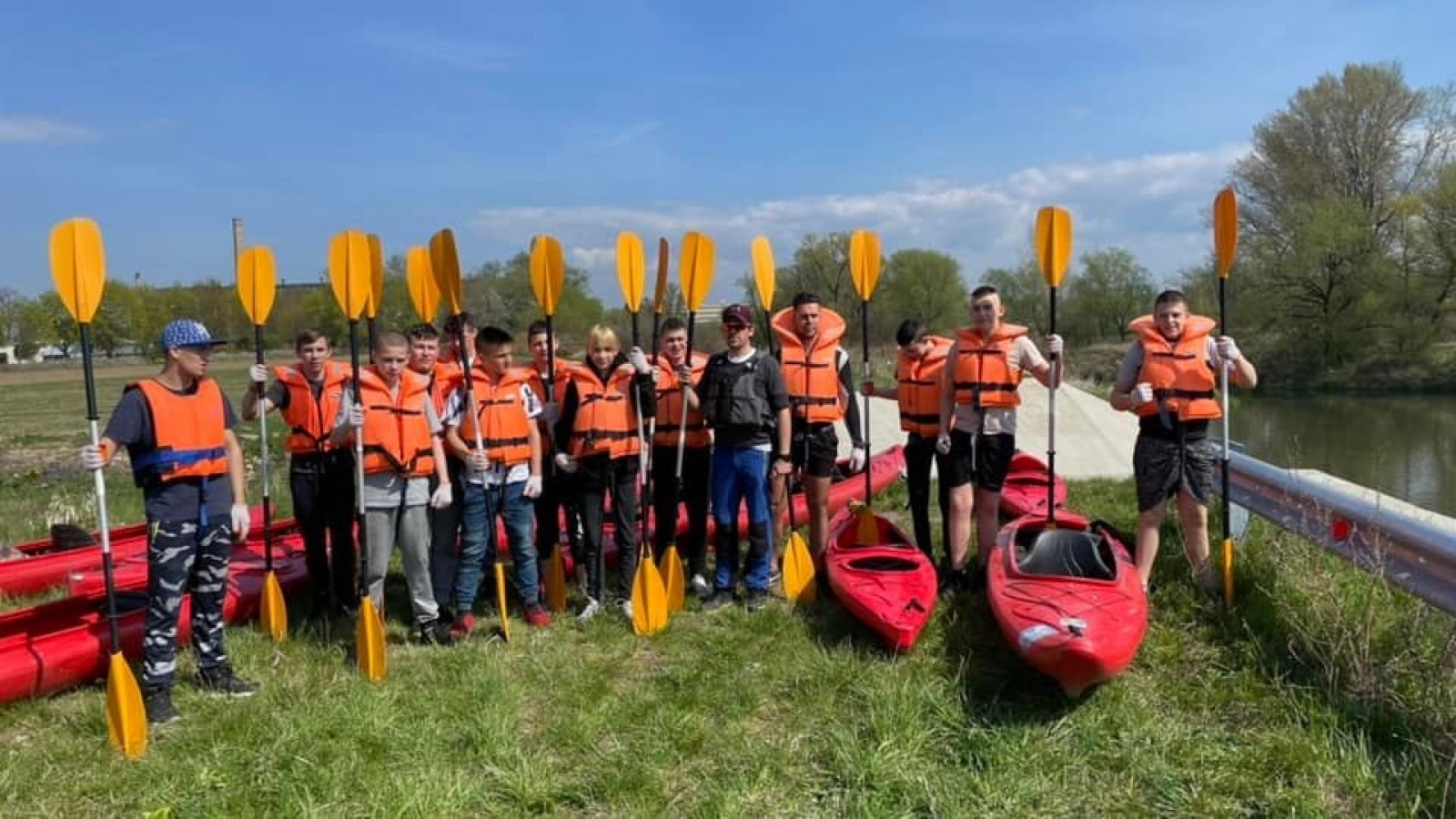 Zdjęcie w galerii na portalu naszraciborz.pl: Kuźniański MOW w akcji Czysta Odra [FOTO] wiadomości z regionu