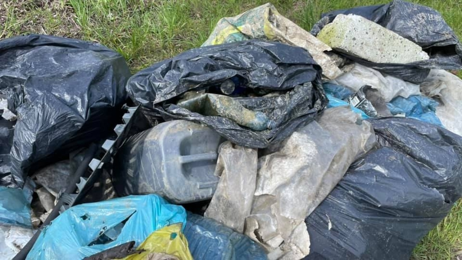 Zdjęcie w galerii na portalu naszraciborz.pl: Kuźniański MOW w akcji Czysta Odra [FOTO] wiadomości z regionu