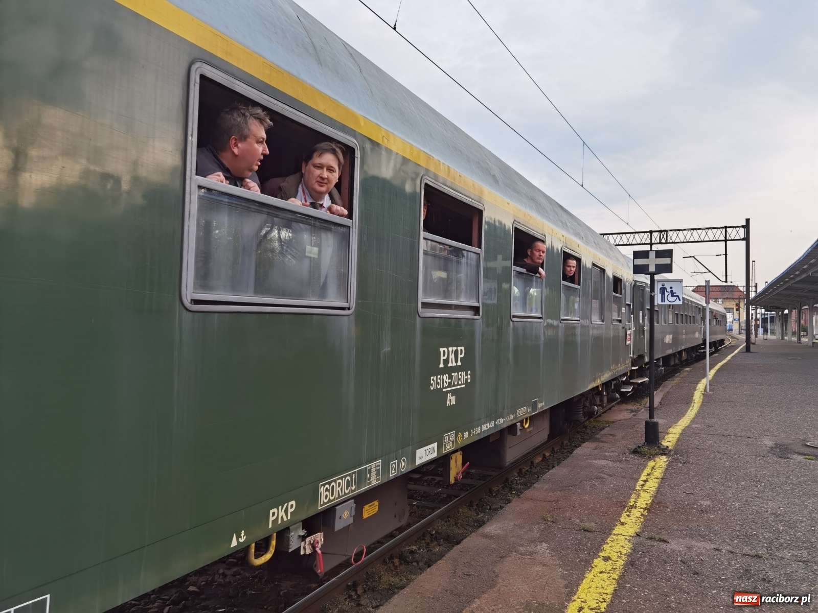 Zdjęcie w galerii na portalu naszraciborz.pl: Żwirkiem do Baborowa. Zabytkowy pociąg w trasie [FOTO i WIDEO] wiadomości z regionu