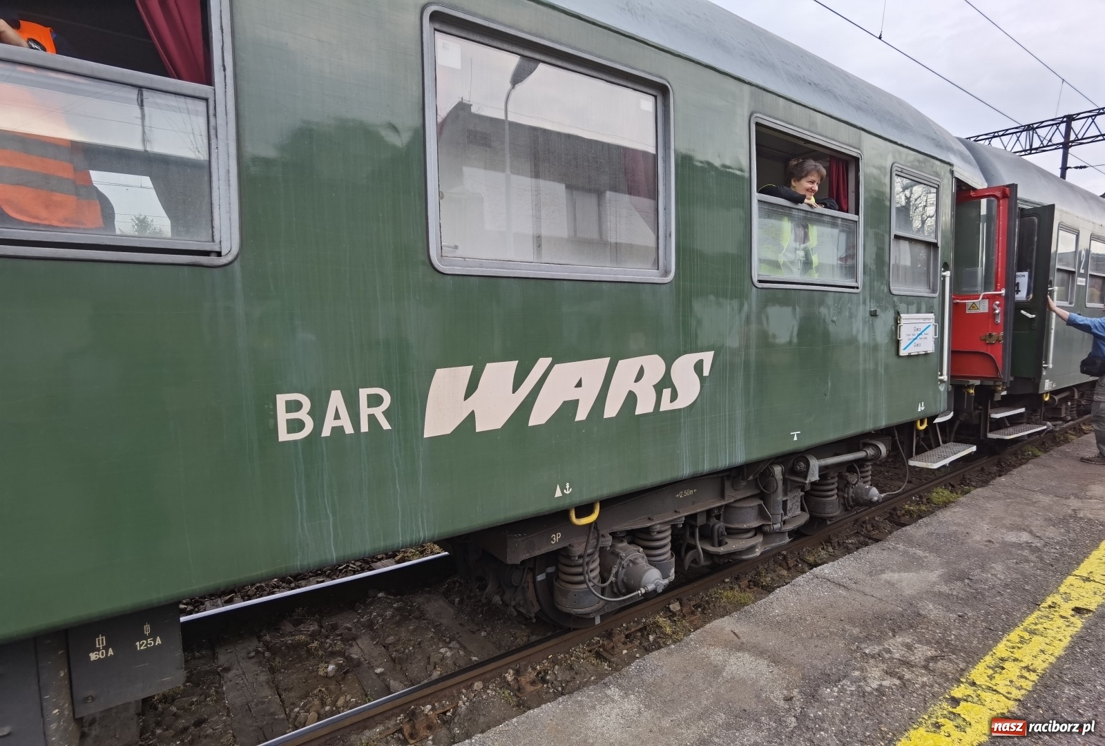 Zdjęcie w galerii na portalu naszraciborz.pl: Żwirkiem do Baborowa. Zabytkowy pociąg w trasie [FOTO i WIDEO] wiadomości z regionu