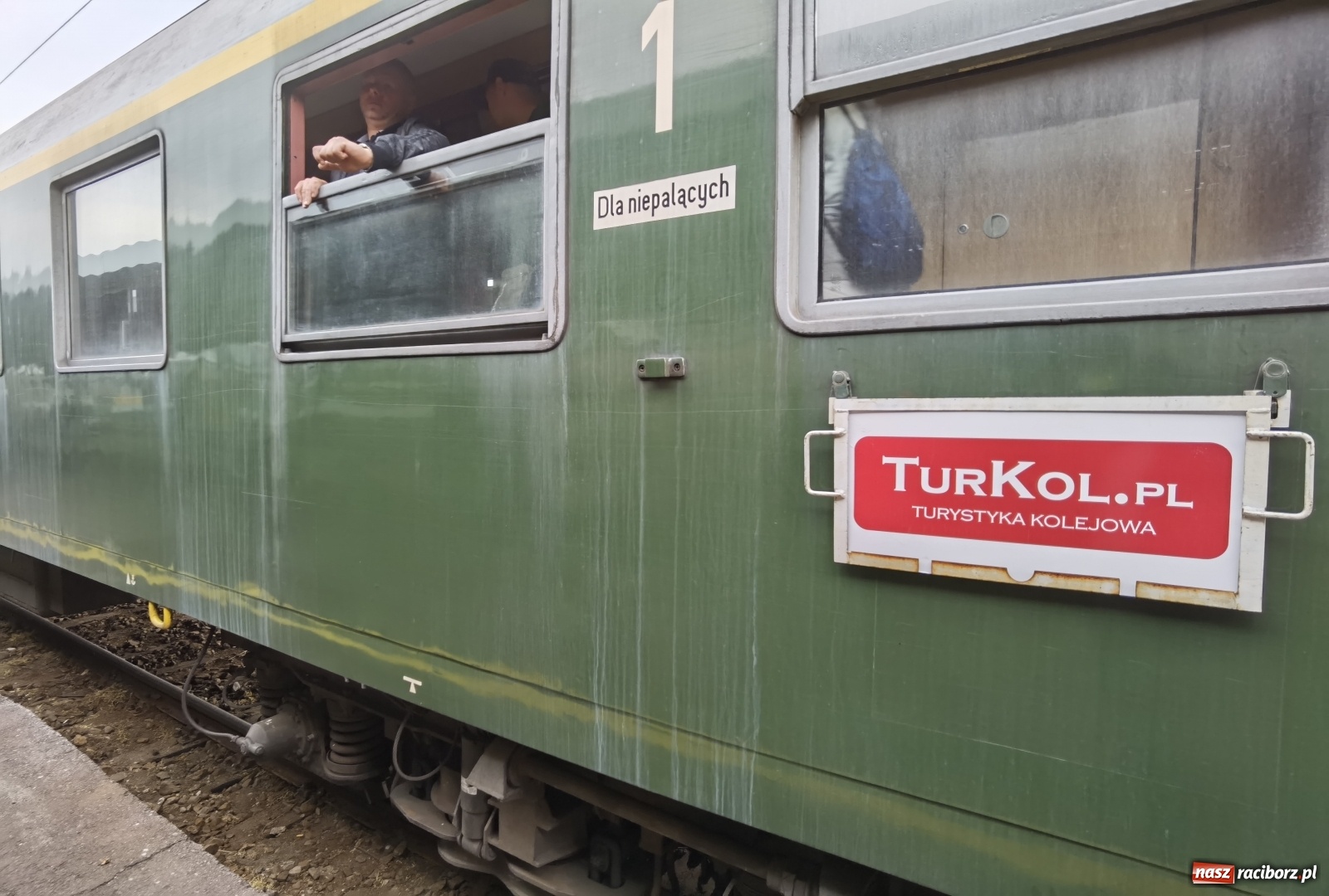 Zdjęcie w galerii na portalu naszraciborz.pl: Żwirkiem do Baborowa. Zabytkowy pociąg w trasie [FOTO i WIDEO] wiadomości z regionu